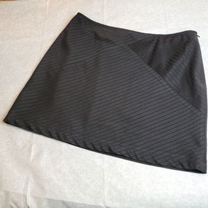 apostrophe embossed stripe skirt